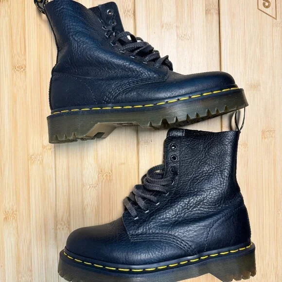 Doc Martens 1460 8 Eyelet Boots - 9/10 Condition Mens 6 / Ladies 7 - Picture 1 of 5